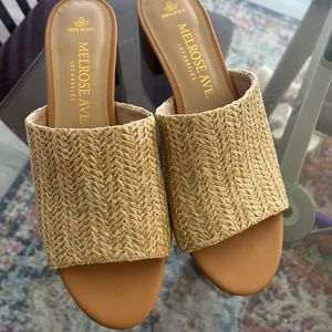 Melrose Ave. Los Angeles Women’s Faux Rafia Sandal, Size 8.5